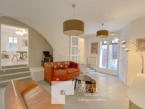 The associated notaries CARRE D'@CTES CAMARGUE offer you in EXCLUSIVITY your Townhouse in SAINT-GILLES (30800) in the city center (non-floodable), with interior completely renovated with taste in 2023. It is composed as follows: - On the ground floor...