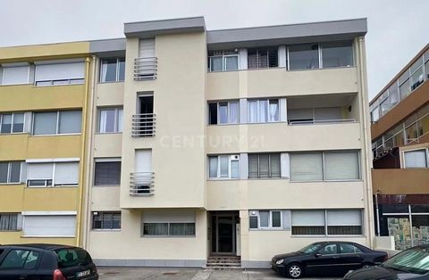 3 BEDROOM APARTMENT NEXT TO AV. XANANA GUSMAO 3 bedroom apartment located next to Av. Xanana Gusmão. This T3 apartment has a large room that can be used as a dining and living room. The living room has direct access to a sunroom, which allows you to ...