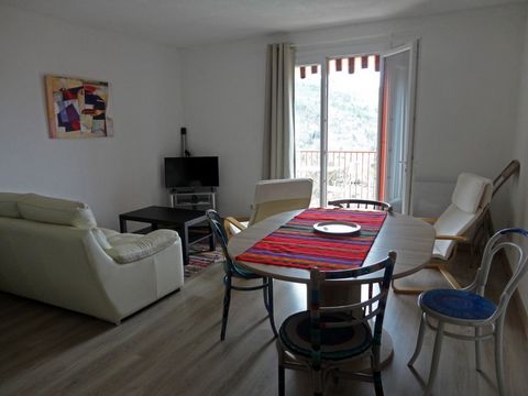 Dpt Pyrénées Orientales (66), à vendre VERNET LES BAINS appartement T3 de 50 m² - Terrasse balcon parking