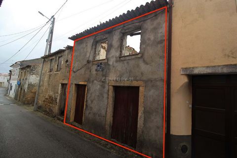 Two-storey house and patio, to recover. Located in Almalaguês, this villa is located in a quiet residential area and about 15 minutes from the center of Coimbra. The town of Almalaguês has a diversified offer of services, namely: kindergarten, school...