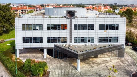 Office with 1030 m2 of total area, divided into 4 fractions, located on the 1st floor of building number 6 of the Beloura Business Center with excellent general view over the Sintra Mountain. The office is divided into several units, with bathrooms, ...