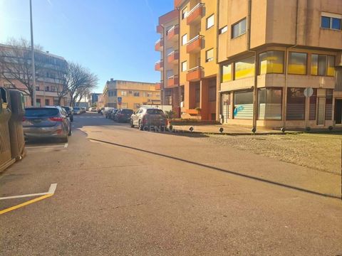 Discover the convenience of having a covered parking space for your car in a quiet residential area, strategically located next to the Póvoa de Varzim Metro Station. Main features: Safety and Security: With a covered parking space, your vehicle will ...
