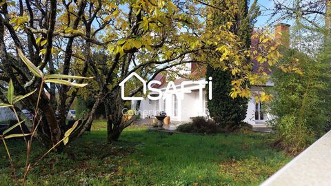 In a tourist town, south loire valley, 15 minutes from Nantes, with all amenities, I present to you this architect's house located in a residential area 1 km from the train station and shops. Discover this family home with a 1300 m² garden. From the ...