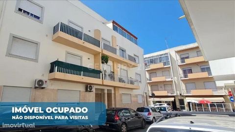 PROPERTY OCCUPIED AND NOT AVAILABLE FOR VIEWS, sold in this condition. 2 bedroom apartment with a total area of 118m2, located at Rua Manuel Martins Garrocho nº23, Olhão. The property is located in a consolidated area of the city, close to all types ...