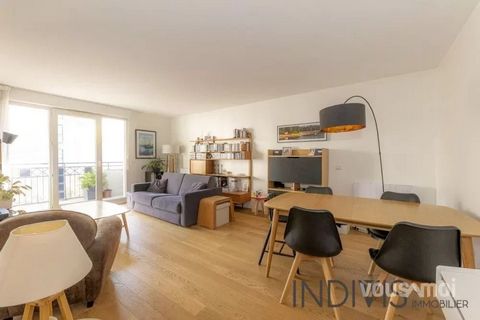 DISTRICT CENTRE-VILLE TRAM T2 / TER LINE L AND U 8 MIN In a luxury condominium with caretaker, we offer a 3-room apartment comprising: an entrance hall with storage, an independent kitchen, a living room with adjoining balcony, 2 bedrooms, a bathroom...