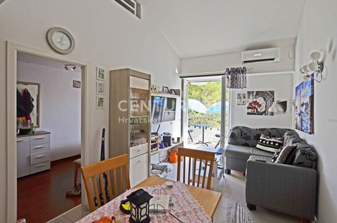 APARTMENT NEAR POREČ, NEAR THE SEA (220 m) A 2-room apartment with a gallery is for sale. It consists of two floors. On the first floor there is a living room with a dining room, a kitchen and a balcony, as well as a bedroom and a bathroom. The secon...