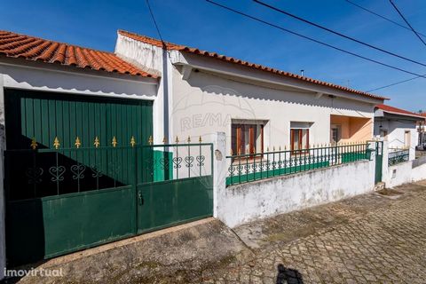 House Ready to Move In with Backyard and Garage, in the locality of Lousa. Single storey house in good general condition. Consisting of ground floor with four bedrooms with pleasant area, bathroom, large living room and kitchen. It also has a large a...