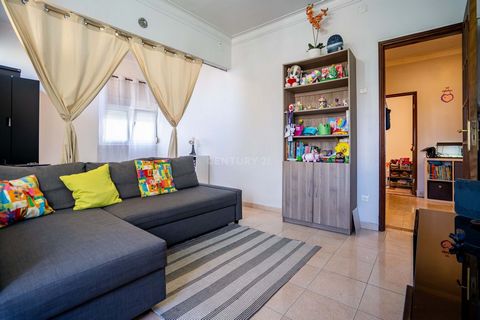 We present you this 2-bedroom apartment, located in an area with a wide range of shops and transport links. It is located about 5/10 minutes from Cacém train station and various public transport links. The apartment has 2 bedrooms, 1 bathroom which h...