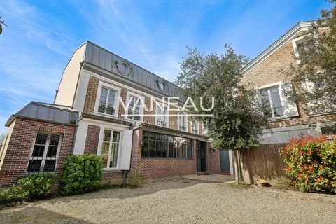 The Vaneau agency offers this charming 213m² south-facing, light-filled former house and 77m² outbuilding (including a 48m² 3-room duplex apartment and 2 storage rooms), situated on a 1108m² plot with swimming pool in the center of Garches. The main ...