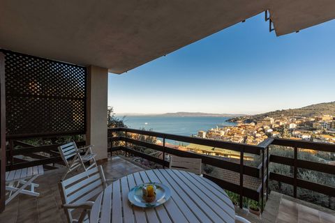 Porto Santo Stefano, Strada del Sole In one of the most popular areas of Porto Santo Stefano, in a residential and quiet setting, we offer for sale this apartment with a wonderful sea view. The property, in an excellent state of maintenance, boasts s...