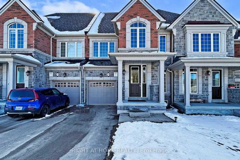 Welcome To Your Dream Home! Stunning Luxury, 2 Storey Townhome Located In Fast Growing Community Of Holland Landing , East Gwillimbury. Boasting 9 Ft. Smooth Ceilings & Open Concept Floor Plan With Hardwood Floors on Main. The Spacious & Well Designe...