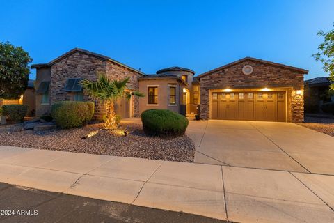 A STUNNING ENTERTAINERS HOME IN A 55+ GATED GOLF COMMUNITY. A rare 3-bdrm all w/ensuite baths + powder room & office. Gorgeous new heated spa & pool w/sheer descent water feature. Enjoy a new built-in BBQ-area & outdoor island bar w/fire feature & TV...