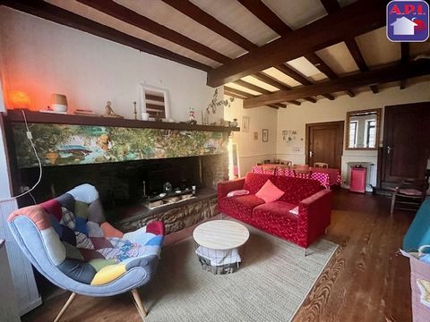 VOLVESTRE EXCLUSIVE Come and discover this pretty hamlet house, with a small courtyard-style front door of approximately 50m², facing south, semi-detached. As soon as you enter the living room, the beautiful stone fireplace and the solid wooden floor...