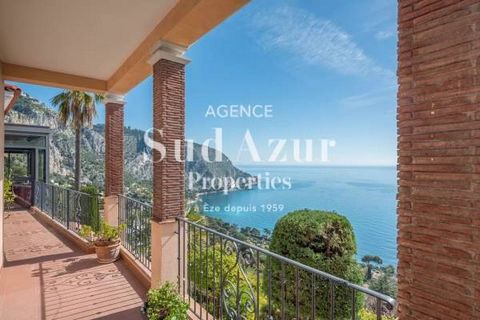 Eze Bord DE MER at the gates of the Principality of Monaco, superb detached villa in a dominant position of approximately 225m2, established on a beautiful plot of approximately 1,500m2 (100 meters long) and relatively flat, with play areas, a summer...