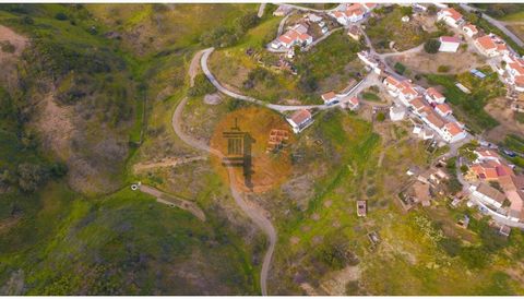 Rustikales Grundstück von 4720 m2 in der Rua de Cortelha, Gemeinde Azinhal, Gemeinde Castro Marim. Land mit Johannisbrot- und Olivenbäumen. Cortelha, in der Gemeinde Azinhal, Castro Marim, ist eine charmante ländliche Gegend im Süden Portugals. Es ze...