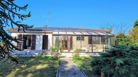 Ansac sur Vienne, in Charente Limousine, 3 km from Confolens Close to shops and school located in a quiet location,this pavilion 91m2 and enclosed garden 1131m2 with fruits trees Living space accessible on one level with terrace and south-facing vera...
