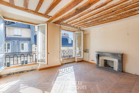 Ideally located between Square Louvois and the Jardin du Palais Royal, this ... m2 Carrez) apartment, with undeniable charm, is located on the fifth floor (penultimate floor) of a building dating from the 17th century. The property, in need of comple...