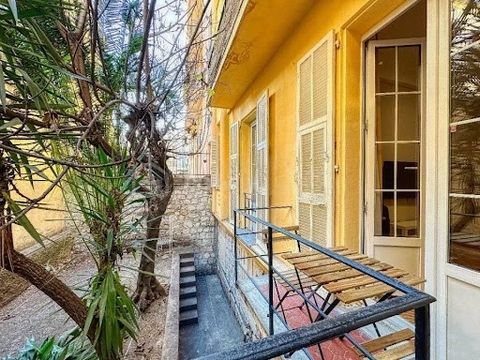 Musicians - beautiful building 1940, 2 rooms on the ground floor with an area of 46m², refurbished and composed of a living room overlooking the garden, a bedroom, independent fitted kitchen, a shower room and toilet. Very nice services: air conditio...