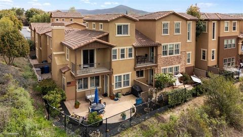 Enjoy the Del Sur lifestyle & gorgeous sunset views in this fabulous canyon ridge home in the Mandolin 1 Community! This light and bright home has 3 bedrooms, 2.5 baths, plus a spacious private loft on the 3rd floor - making it the perfect spot for a...