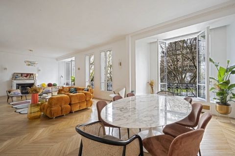 Paris VII - Champ de Mars - Magical View Overlooking the Champ-de-Mars and offering an exceptional view of the Eiffel Tower, this magnificent apartment is located on the third floor of a beautiful stone building complete with an elevator and concierg...