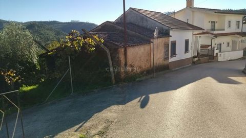 Come and see this two-bedroom villa, with dependent area and mixed land, for total refurbishment, located in the urban area of Lobazes, in the municipality of Miranda do Corvo, in the district of Coimbra. This proposal has a total urban land area of ...