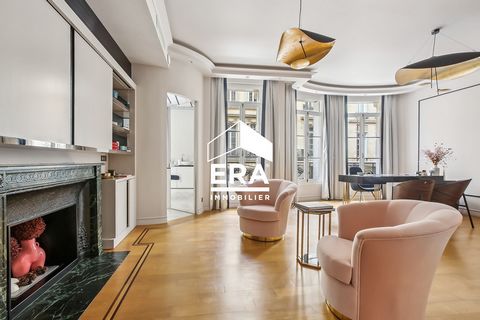 Rue Quentin Bauchart - between Avenue George V and Avenue Marceau In a STANDING Art Deco building, ERA Villiers presents this MIXED USE apartment of 148 m2 Carrez completely renovated. It consists of a reception area with its entrance gallery, living...