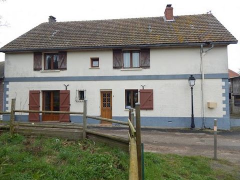 Located in Saint-Valery-sur-Somme, near a spot offering magnificent views of the Baie de Somme and its surroundings, I invite you to come and discover this traditional Picardy house and its old farmhouse in a charming and authentic setting, perfect f...