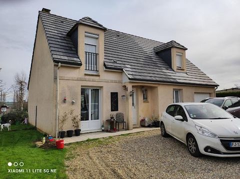 For sale in a quiet pavilion not overlooked near shops and schools composed of: on the ground floor: 1 entrance opening onto living room of 38m2-1independent fitted kitchen of 12m2-1 bedroom of 9m2- 1 toilet- Upstairs 1 landing leading to 3 bedrooms ...