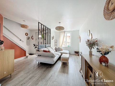 Exclusively in your Christelle Clauss Immobilier Colmar agency! Come and discover this charming house completely renovated in the LADHOF district of COLMAR. It consists on the ground floor of an entrance hall, a double living room, an equipped Americ...