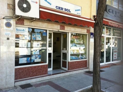 Geschäft im Eigentum mit der Lizenz für ein Büro. Kann aber als jede andere Art von Geschäft genützt werden. Liegt an der Grenze Torremolinos/Benalmadena Costa innerhalb einer Wohn- und Geschäftsgegend.