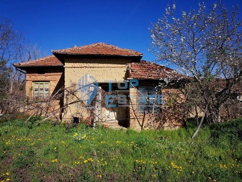 Top Estate Real Estate offers a brick house in the village of Varbitsa, Veliko Tarnovo region. The village is located 28 km. from Veliko Tarnovo and 15 km. from the town of Gorna Oryahovitsa. The living area of the property is 90 sq.m and is divided ...