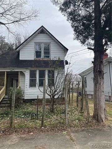 Superb 3 Bed House For Sale In Petersburg Virginia USA Esales Property ID: es5554108 Property Location 830 W High St, Petersburg, VA 23803 USA Property Details A Diamond in the Rough: Own a Piece of Petersburg’s History with this Charming Victorian R...