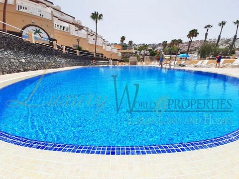 Luxury World Properties is pleased to offer an apartment in the Oasis San Eugenio complex, located in San Eugenio Alto. This cozy apartment features a living area of 48 m2 and comprises 1 bedroom, 1 bathroom, an open-plan kitchen, a bright living roo...