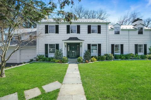 Welcome to this exquisite residence nestled in the prestigious section of Fox Meadow's Crane Berkley neighborhood. Boasting an iconic presence and offering picturesque views of the tranquil pond from the second-floor deck, this home epitomizes luxury...