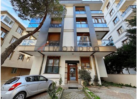 L’appartement à vendre est situé à Maltepe. Maltepe est un quartier situé sur la rive asiatique d’Istanbul. Il est situé sur la côte de la mer de Marmara et est connu pour ses belles plages. Le quartier est principalement résidentiel, mais il possède...