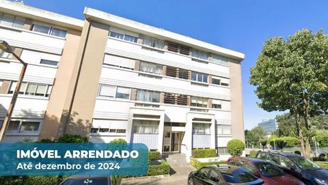 *IMÓVEL ARRENDADO | Imóvel atualmente arrendado até final de Dezembro de 2024* Apartamento T3 com uma área de 90 metros quadrados, localizado na União das Freguesias de Aldoar, Foz do Douro e Nevogilde, no distrito do Porto. Localizado em zona reside...