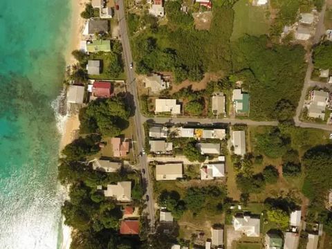 Sieben Selbstversorger-Residenzen mit einem Schlafzimmer, nur wenige Gehminuten vom Strand entfernt, eingebettet an die malerische Westküste von Barbados. Diese Apartments bieten eine nahtlose Verschmelzung von modernem Luxus und karibischer Ruhe und...