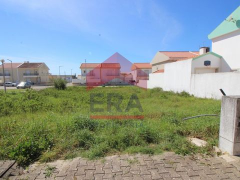 172.10 sq.M Plot in Atouguia da Baleia - Peniche. For the construction of single-family house. Authorized plot occupation of 81 sq.M. Total authorized construction of 144 sq.M. Well located, close to shops, services and beaches. Excellent access to t...