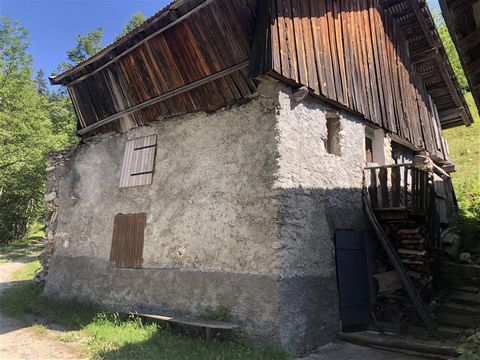 This is a fabulous 1850's stone and wood Montagnette located between LES BELLEVILLE and MERIBEL, in the 3 Valleys. This North South and East facing Montagnette is surrounded by fields and forests. It is accessible by car except when there is fresh he...