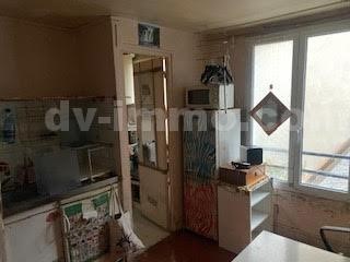Paris Xth, rue de Nancy, in the second body of the building, on the second floor without elevator, a two-room apartment comprising: a living room with kitchenette, a bedroom, a bathroom. Heating and hot water individuals. Apartment to renovate. Very ...