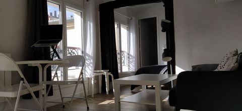 Large Studio in the center of Paris. Ideal for a single person wanting a long stay. 7 minutes walk from the metro, 3 stops from Opéra station and 2 stops from République. Quiet residence in the heart of a lively area where you will find bars, café, r...