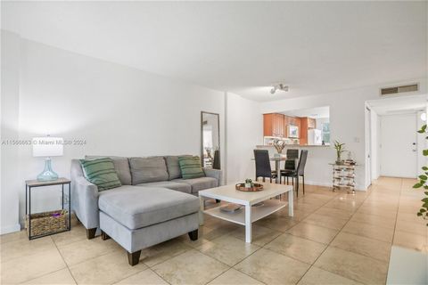 SELLER OFFERING $5,000 TOWARDS REMAINDER OF 2024 MAINTENANCE. Seller moving out of State, very motivated Charming 2 bed 2 bath Royal Park Condo overlooks tranquil river & lush Reservation Park - Beautiful master bed/bath and updated kitchen - All har...