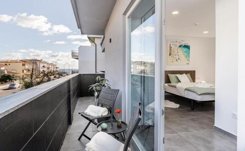 This double room has air conditioning, a closet and a private bathroom with a shower and a hairdryer. The double room features tiled floors, heating, a flat-screen TV and a view of a quiet street. This unit provides 1 bed. ---------- Casa Sónia offer...