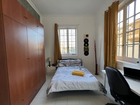 Villa Brasil is a spacious co-living villa for nomads that want to spend some time in our beautiful city of Las Palmas. It is located in the best area of LP, Ciudad Jardin Rooms All have desks, office chair and fast WiFi - 2 Fully equipped kitchen - ...