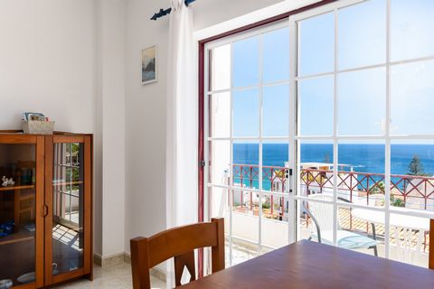 Perfect for families, couples, surfers or digital nomads looking to spend quality time and fully experience the enchanting Praia da Luz, near Lagos. Just 2 minutes from the beach! Feel at home, with spectacular sea views. This bright and spacious apa...