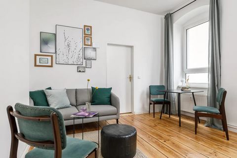 Free bi-weekly apartment cleaning included! This charming and fully equiped 2 room apartment is located in the quiet backyard of an early 20th century building in the heart of Berlin. It's freshly renovated and provides you with everything you need: ...