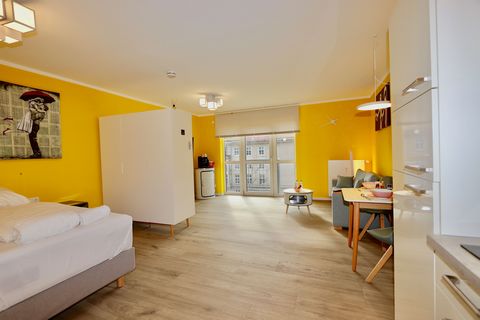 The 37m² flat with underground parking space and lift is located on the 4th floor of an apartment building in the immediate vicinity of the university hospital. It is suitable for couples as well as single and business travellers. Restaurants and bak...