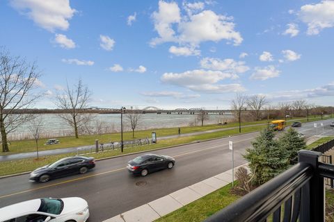 Magnificent condo with 2 bedrooms and 2 bathrooms. Incredible view of the St. Lawrence River, very sunny! Elevator, 2 garages and storage locker. 2 balconies on LaSalle Boulevard and facing the river. Terrace to enjoy summer and the best sunsets in t...