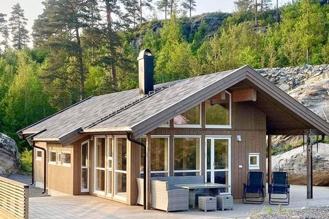 Cottage with a view of the beautiful lake Skarvannet. Down by the water, a small boat is waiting for you, which will provide unforgettable fishing experiences and boat trips. Bathing beach not far from the cottage. The cabin is ideal for a family hol...