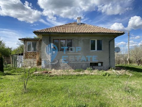 Top Estate Real Estate offers you a massive brick house with internal bathroom and toilet in the village of Mirovo, Veliko Tarnovo region. The village of Mirovo is located 9 km from the town of Strazhitsa and 46 km from the town of Veliko Tarnovo. Th...